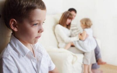 10 consejos para ayudar a los niños a gestionar los celos